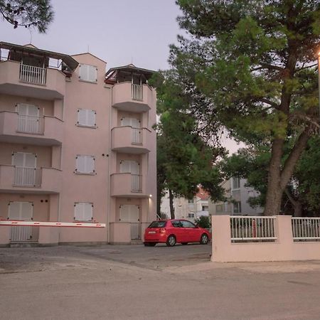 Apartman Nena トゥラニ エクステリア 写真