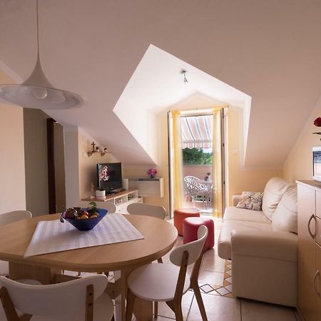 Apartman Nena トゥラニ エクステリア 写真