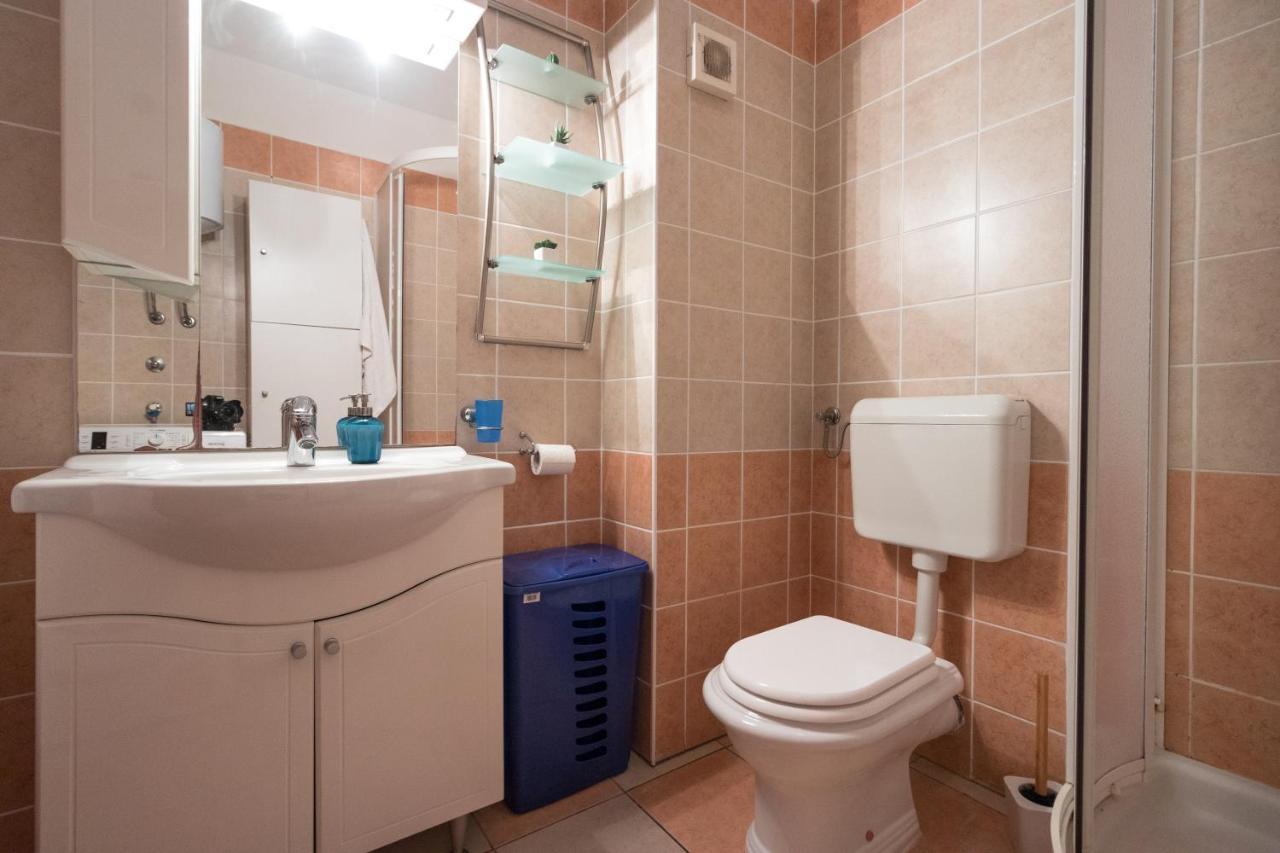 Apartman Nena トゥラニ エクステリア 写真
