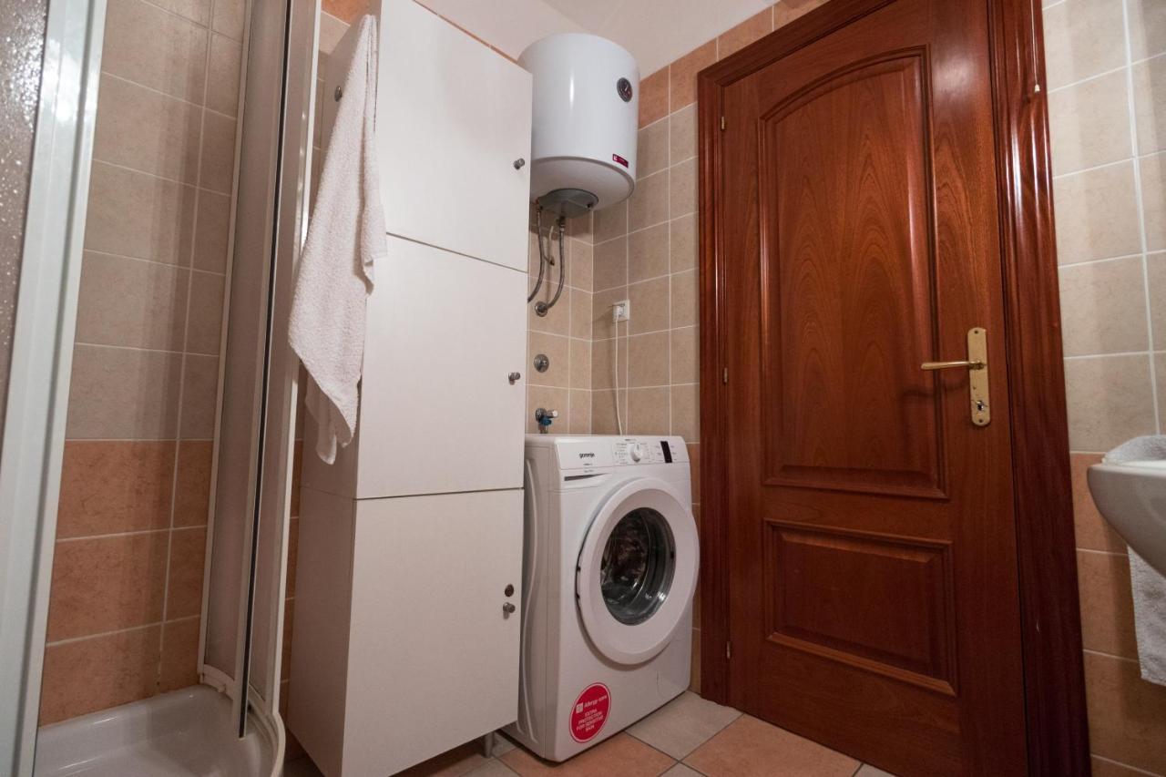 Apartman Nena トゥラニ エクステリア 写真
