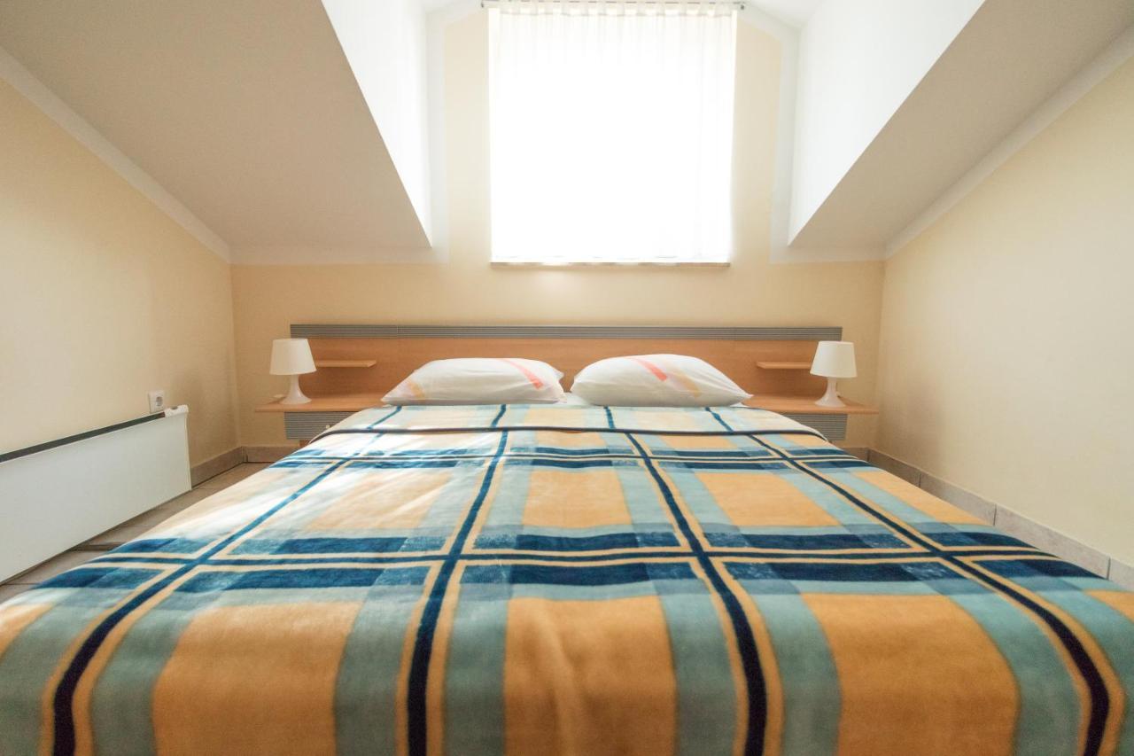 Apartman Nena トゥラニ エクステリア 写真