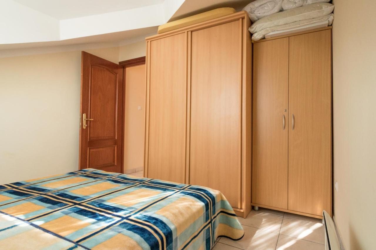 Apartman Nena トゥラニ エクステリア 写真