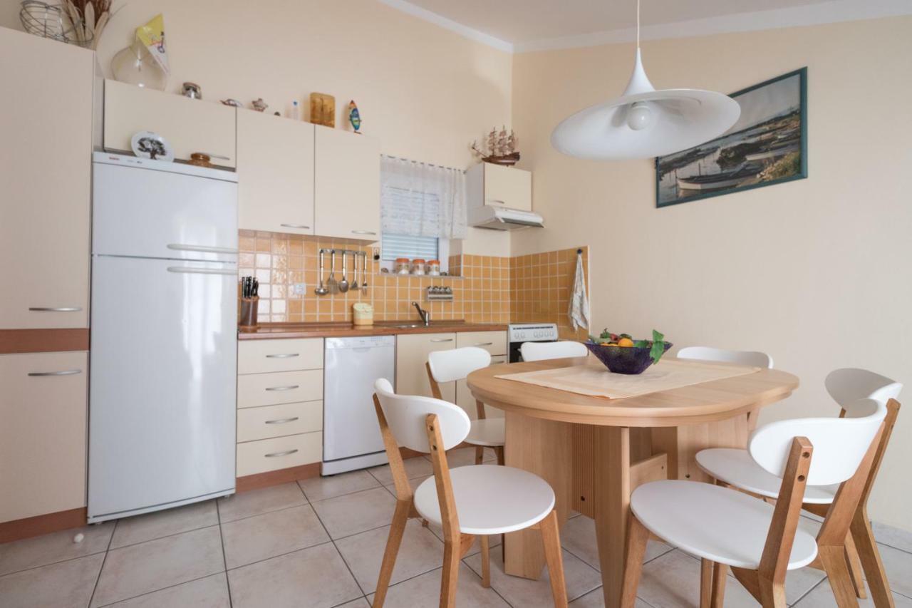 Apartman Nena トゥラニ エクステリア 写真