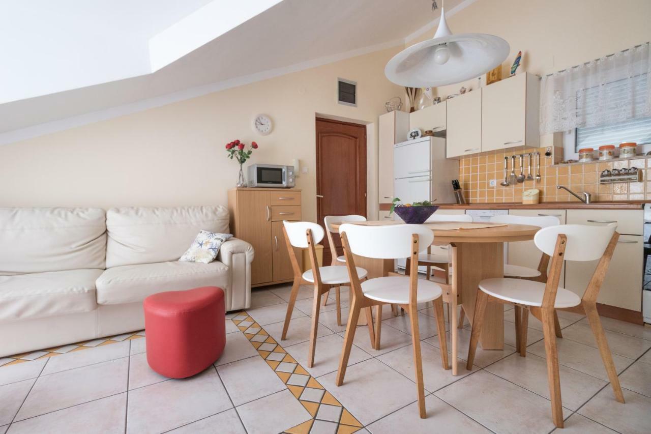 Apartman Nena トゥラニ エクステリア 写真