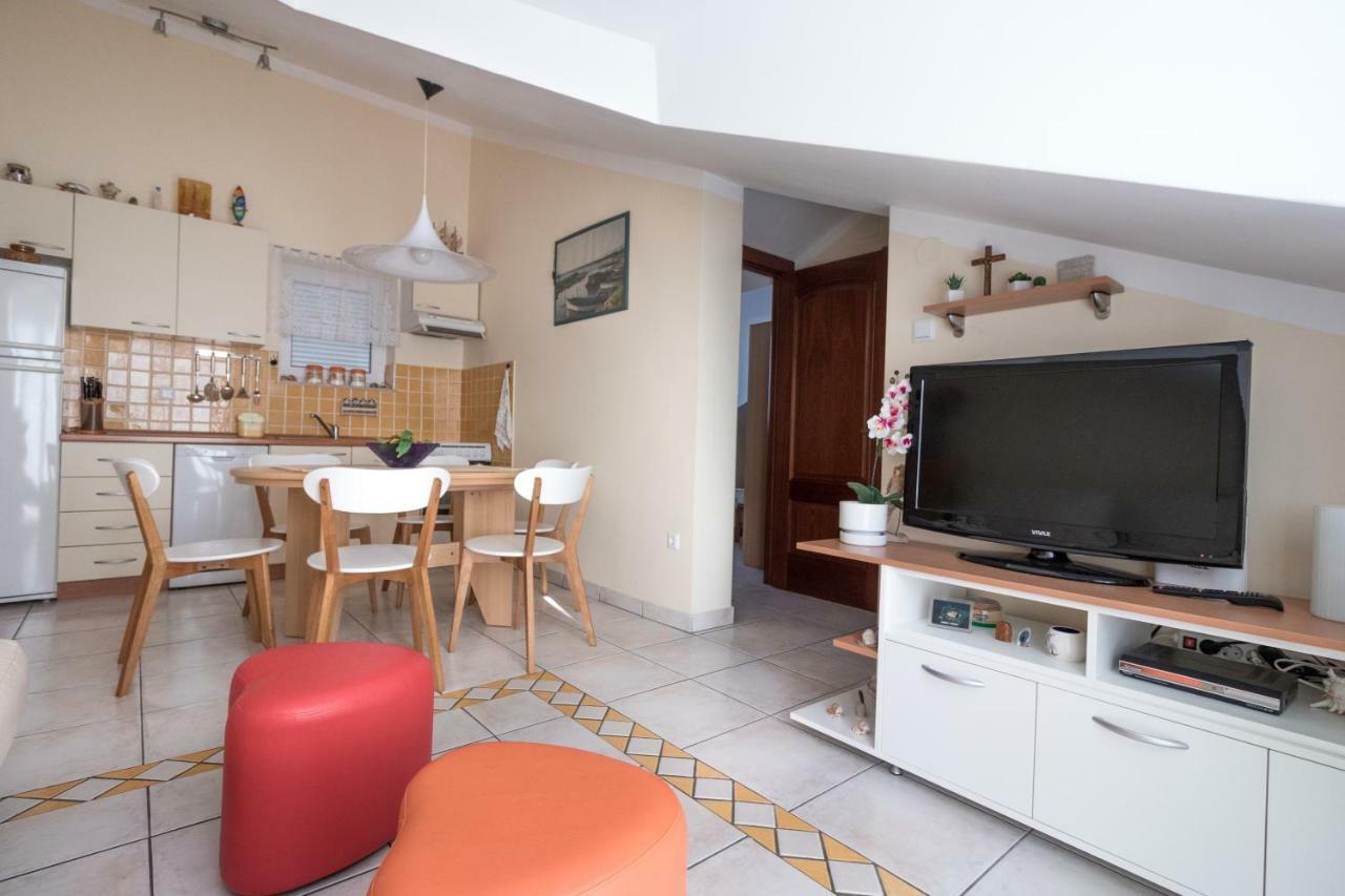 Apartman Nena トゥラニ エクステリア 写真