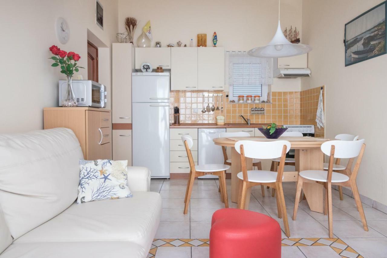 Apartman Nena トゥラニ エクステリア 写真