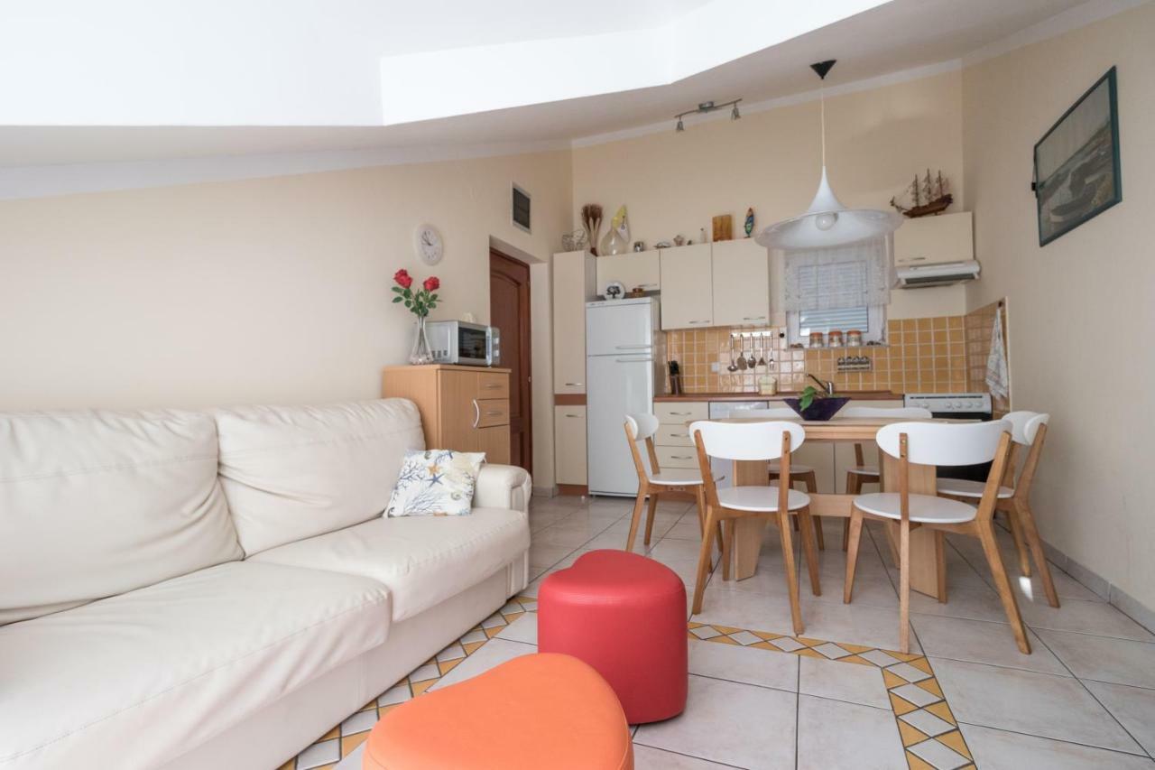 Apartman Nena トゥラニ エクステリア 写真