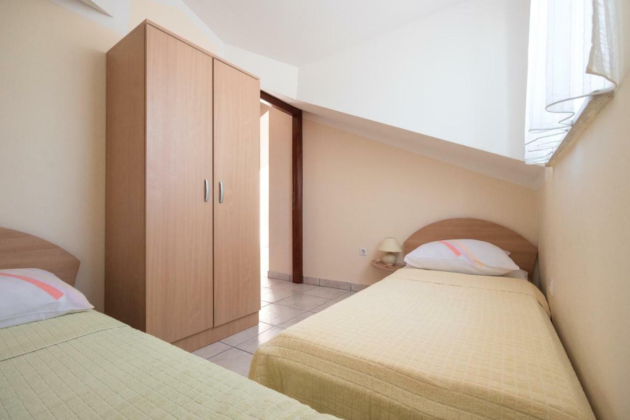 Apartman Nena トゥラニ エクステリア 写真