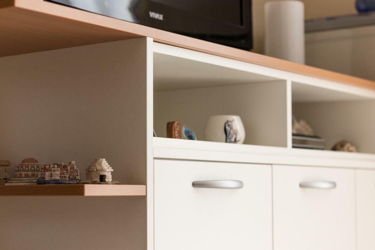 Apartman Nena トゥラニ エクステリア 写真