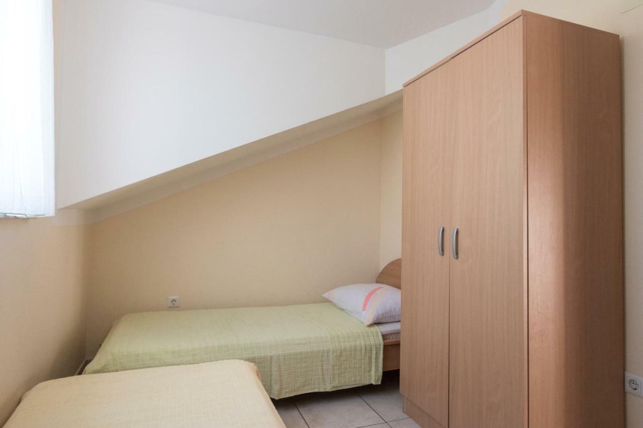 Apartman Nena トゥラニ エクステリア 写真